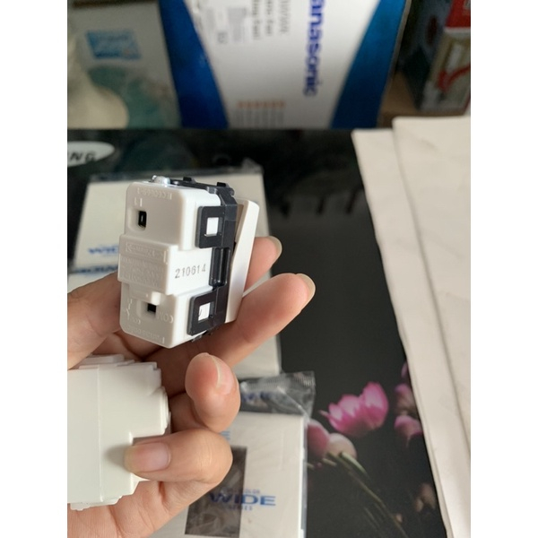 Hộp 10 Công Tắc bắt vít hàng Wide