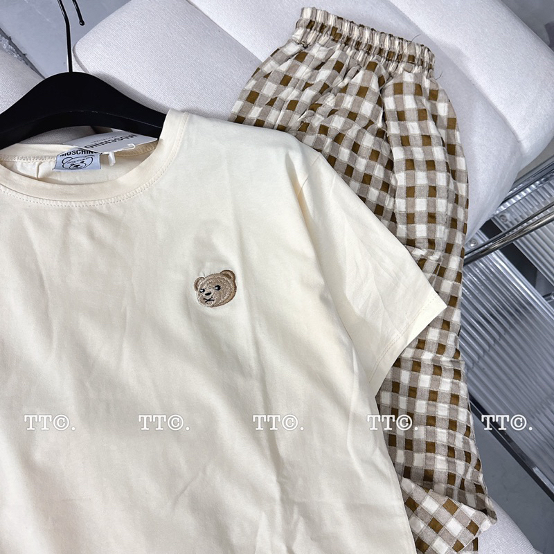 Set Bộ Áo Cotton Tàu Phối Mặt Gấu Thêu Quần Đũi Kẻ