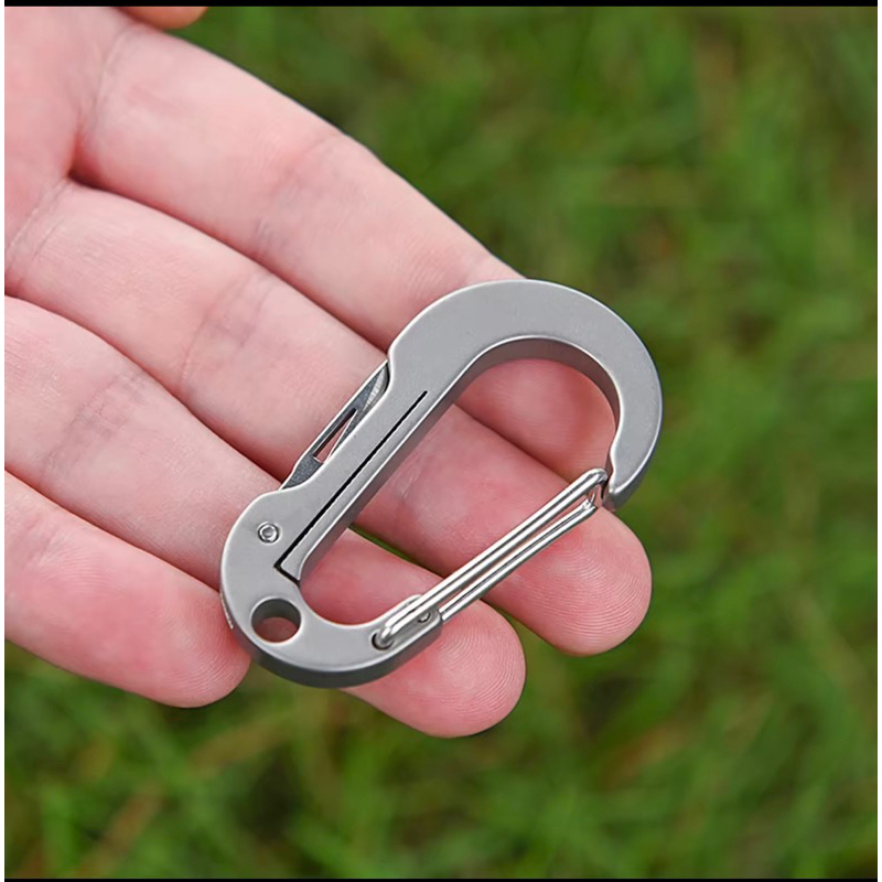 Móc khoá Titanium, móc khoá đa năng kèm luõi dao nhỏ, móc treo balo
