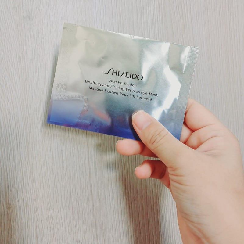 Mặt nạ mắt Shiseido Uplifting and Firming Express Eye Mask