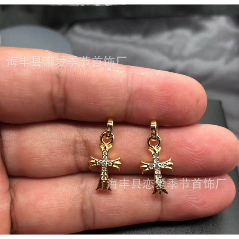 KHUYÊN TAI CHROME HEART Vàng Đính Đá CH-447 -BÔNG TAI Thánh Giá Chrome heart Vàng CH / Chrome heart earrings Gold