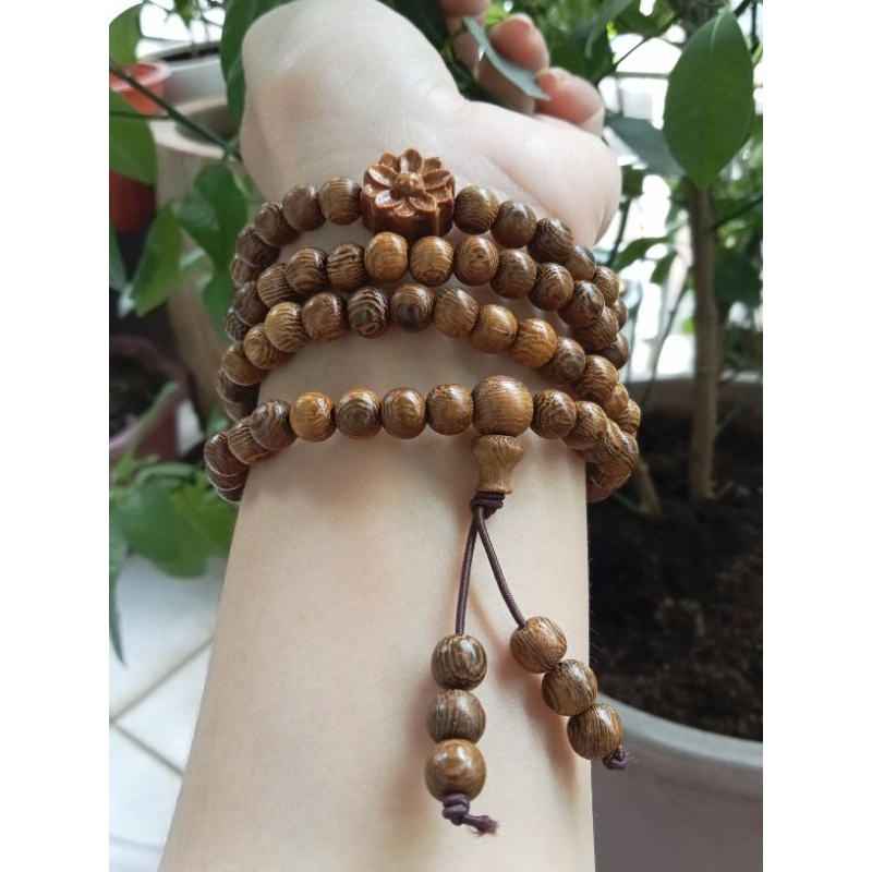 chuỗi gỗ dâu có charm hoa 108 hạt