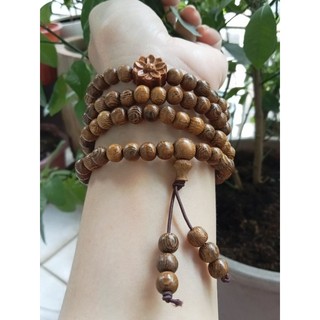 Chuỗi gỗ dâu có charm hoa 108 hạt
