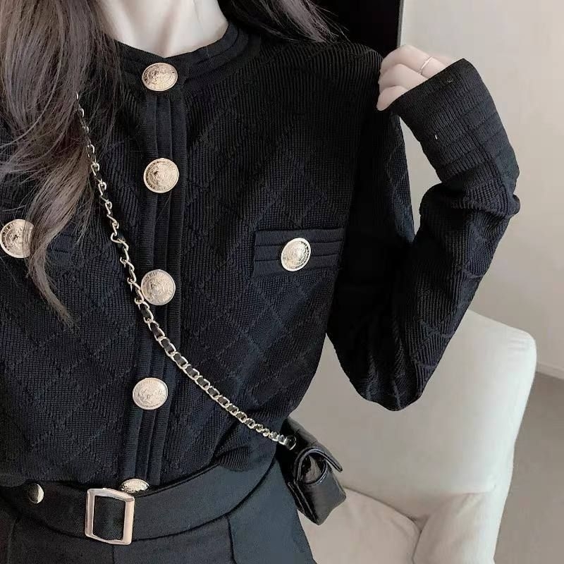 Áo cadigan dệt kim nút vàng