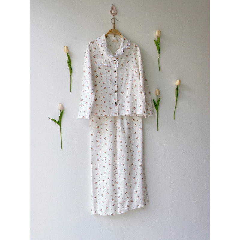 RED FLORA PIJAMA Bộ mặc nhà pijama nữ dài tay phối viền bèo hoa nhí