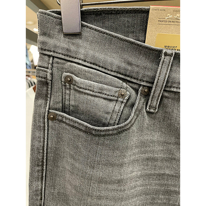 Levi's TAPER FIT sẵn size 30 32 34