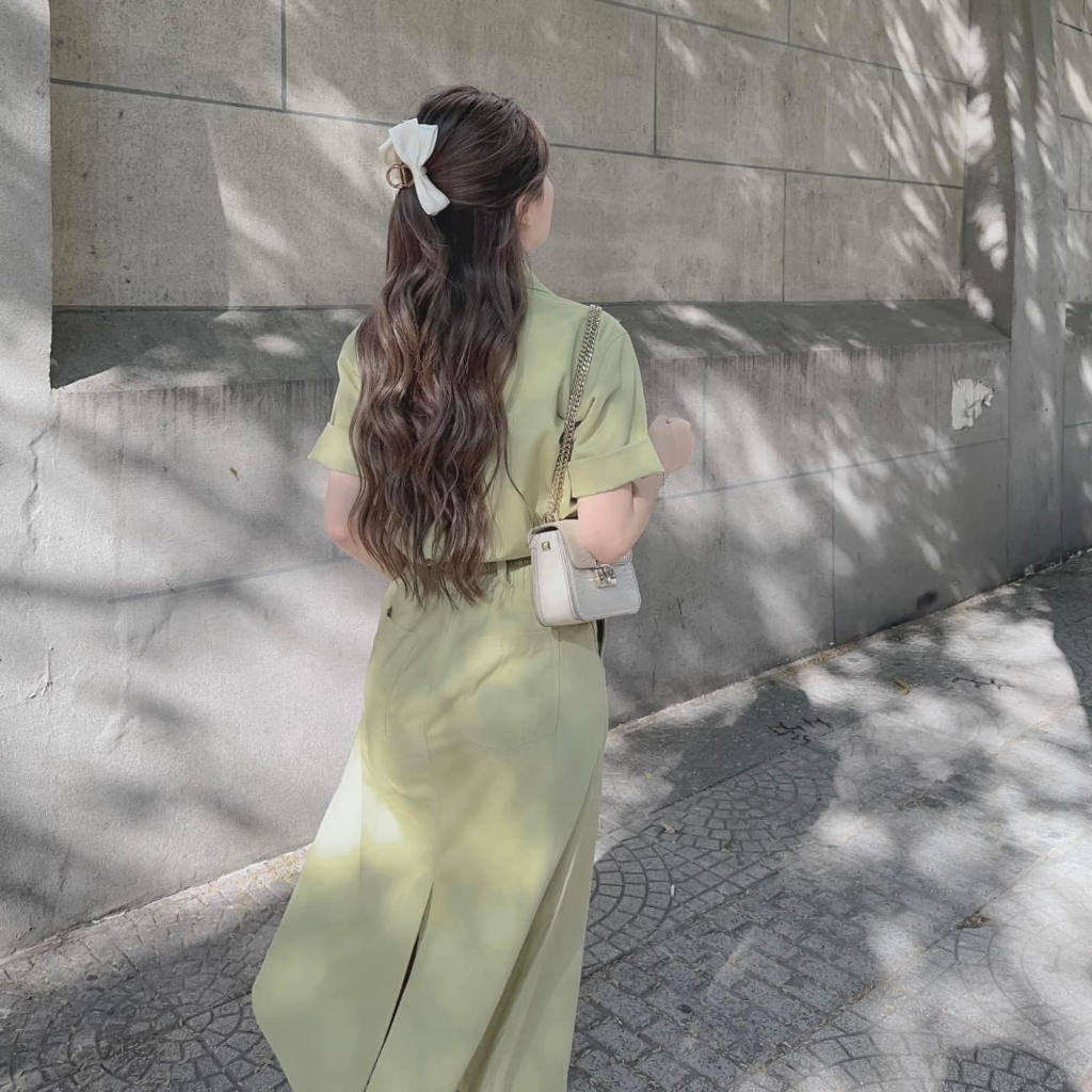 Set bộ đồ nữ kaki áo sơ mi ngắn tay phối chân váy dáng dài kèm nịt với tone màu xanh siêu hot, xinh xắn cho các nàng