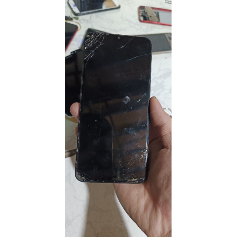 Cụm xác Samsung A20 sống zin  hư màn hình