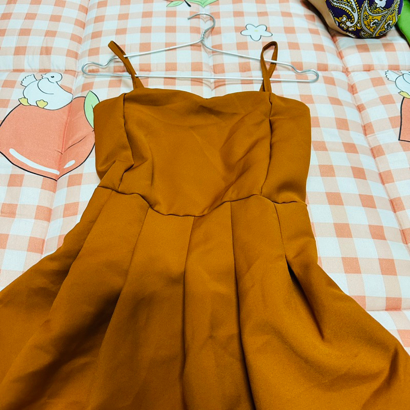 Đầm dự tiệc tiểu thư , hai dây màu nâu xinh xắn