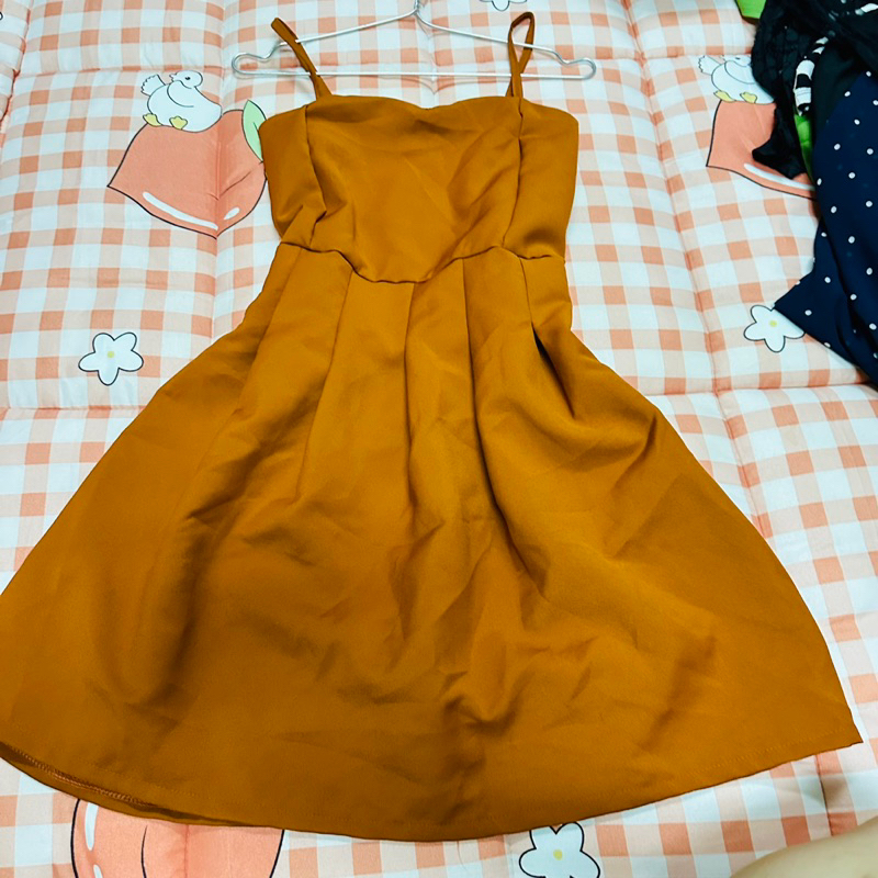 Đầm dự tiệc tiểu thư , hai dây màu nâu xinh xắn