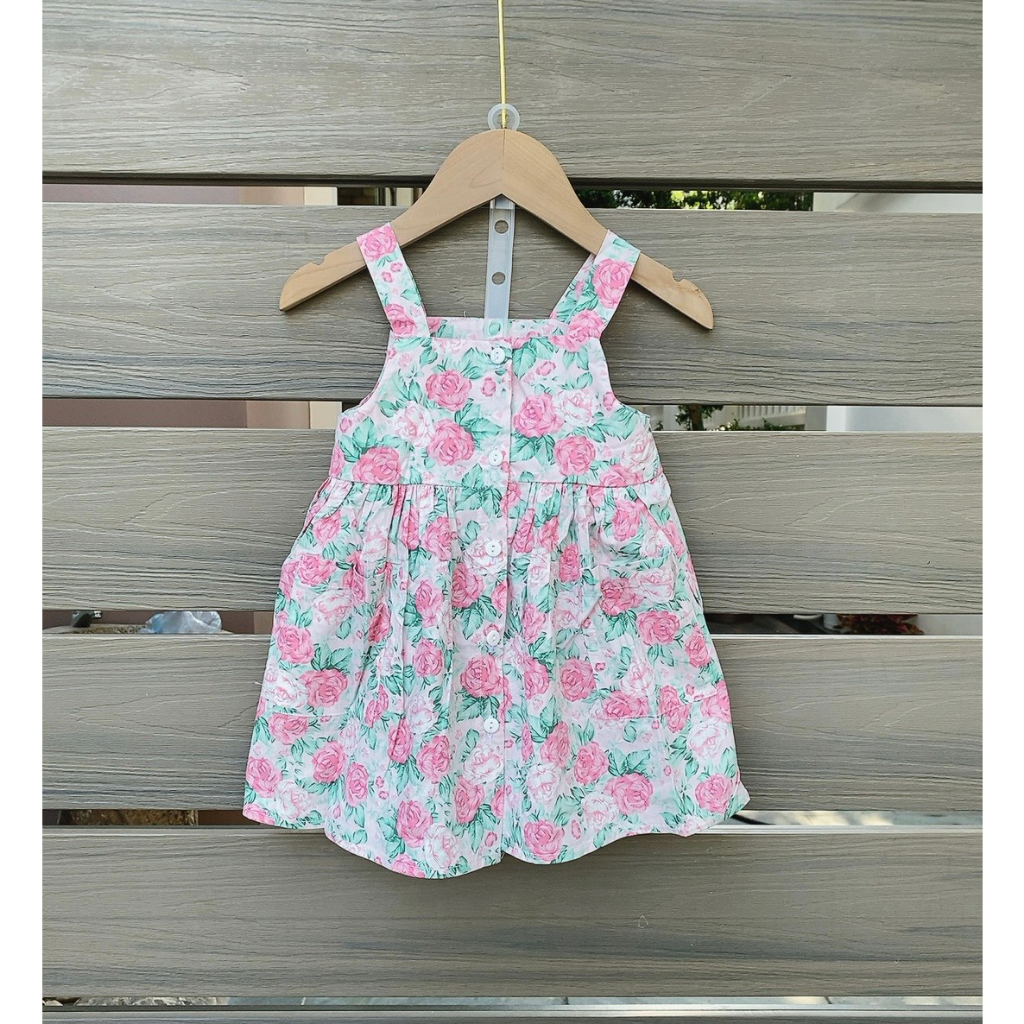 Váy thô cổ vuông, 2 dây bản to, váy cúc khuy cho bé dễ mặc