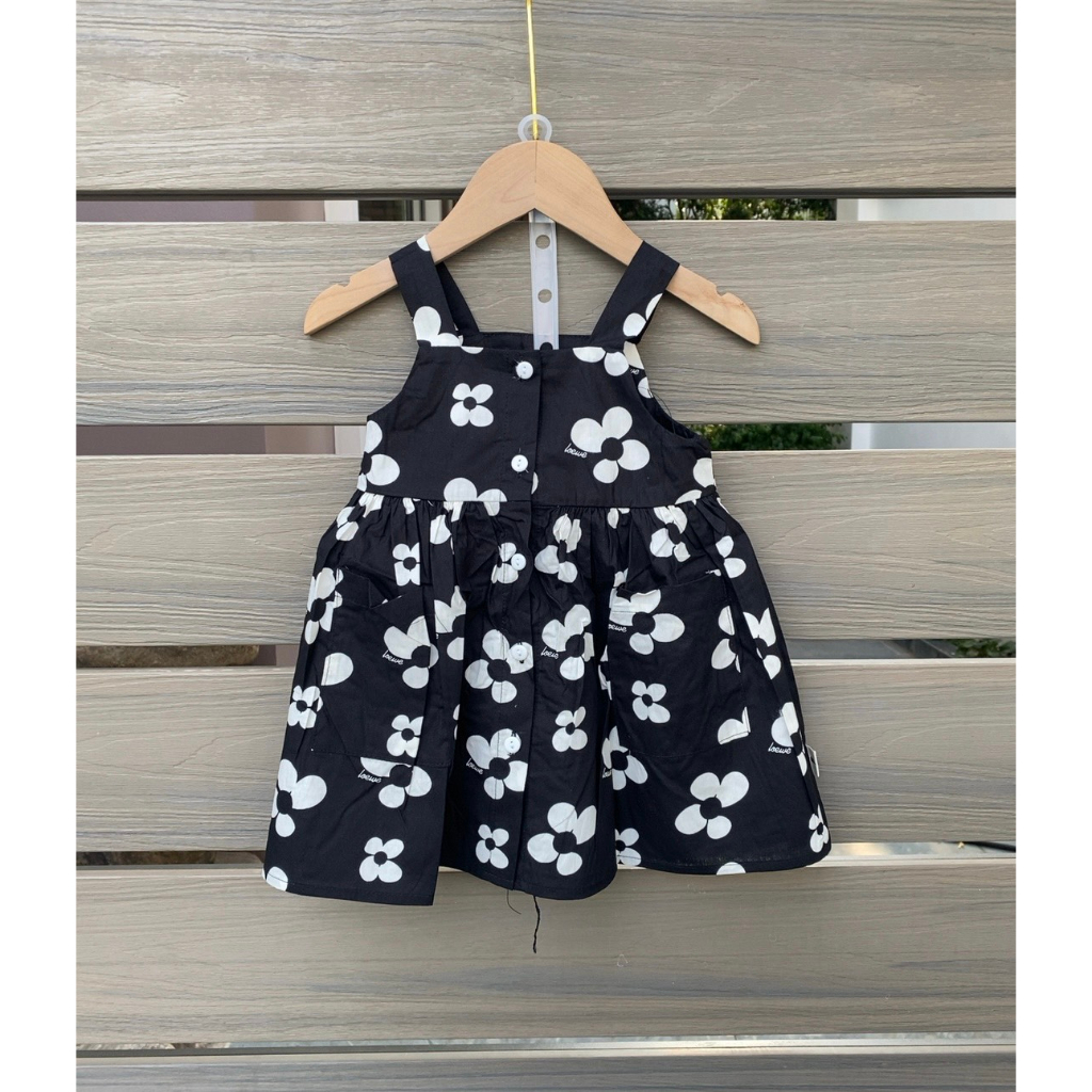 Váy thô cổ vuông, 2 dây bản to, váy cúc khuy cho bé dễ mặc