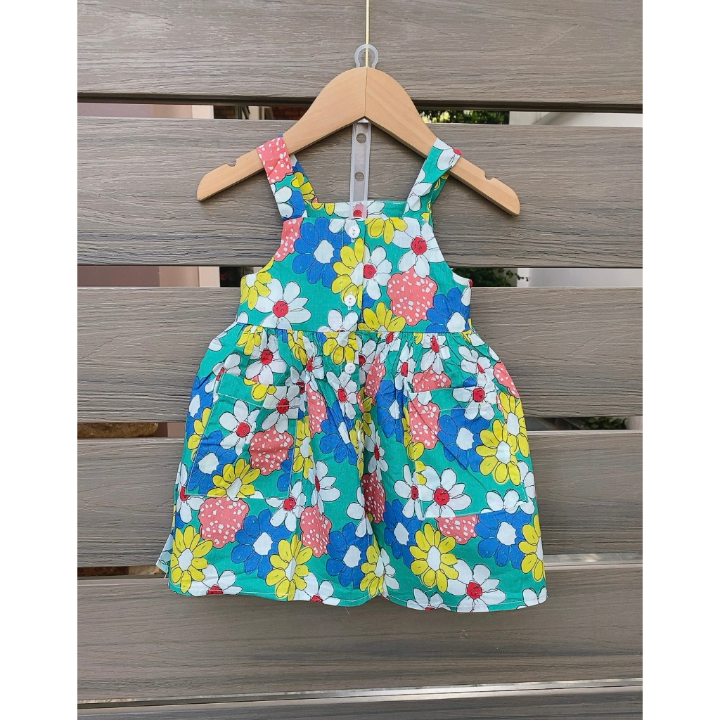 Váy thô cổ vuông, 2 dây bản to, váy cúc khuy cho bé dễ mặc