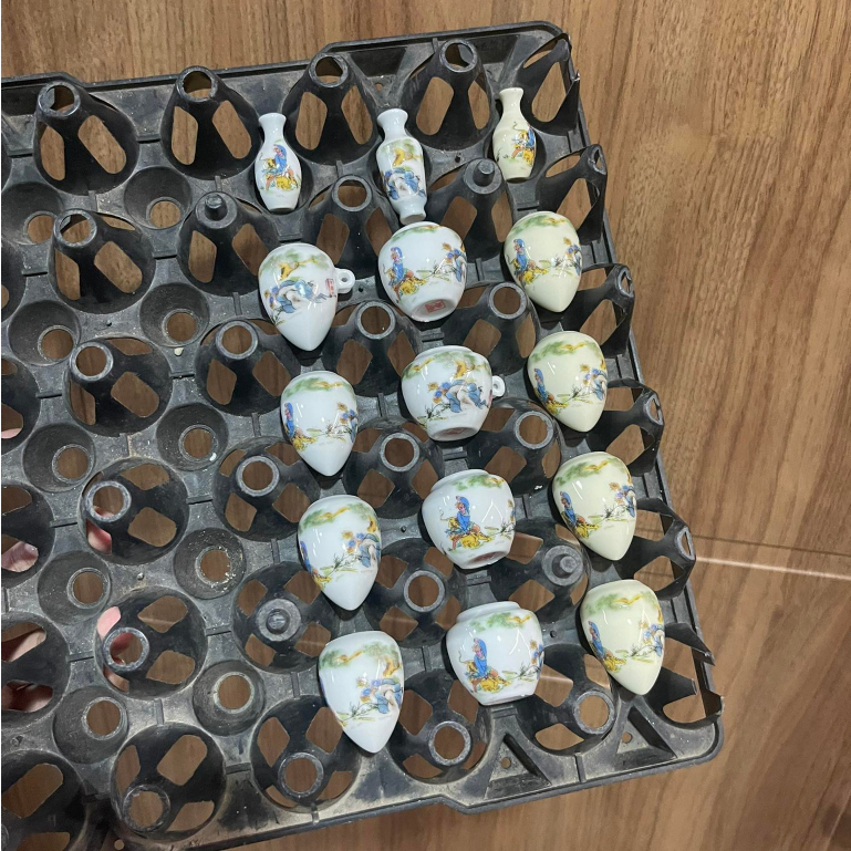 Cóng sứ chim khuyên , hút mật mẫu Decal tàu gắn sẵn tai 1.2cm cho lồng khuyên