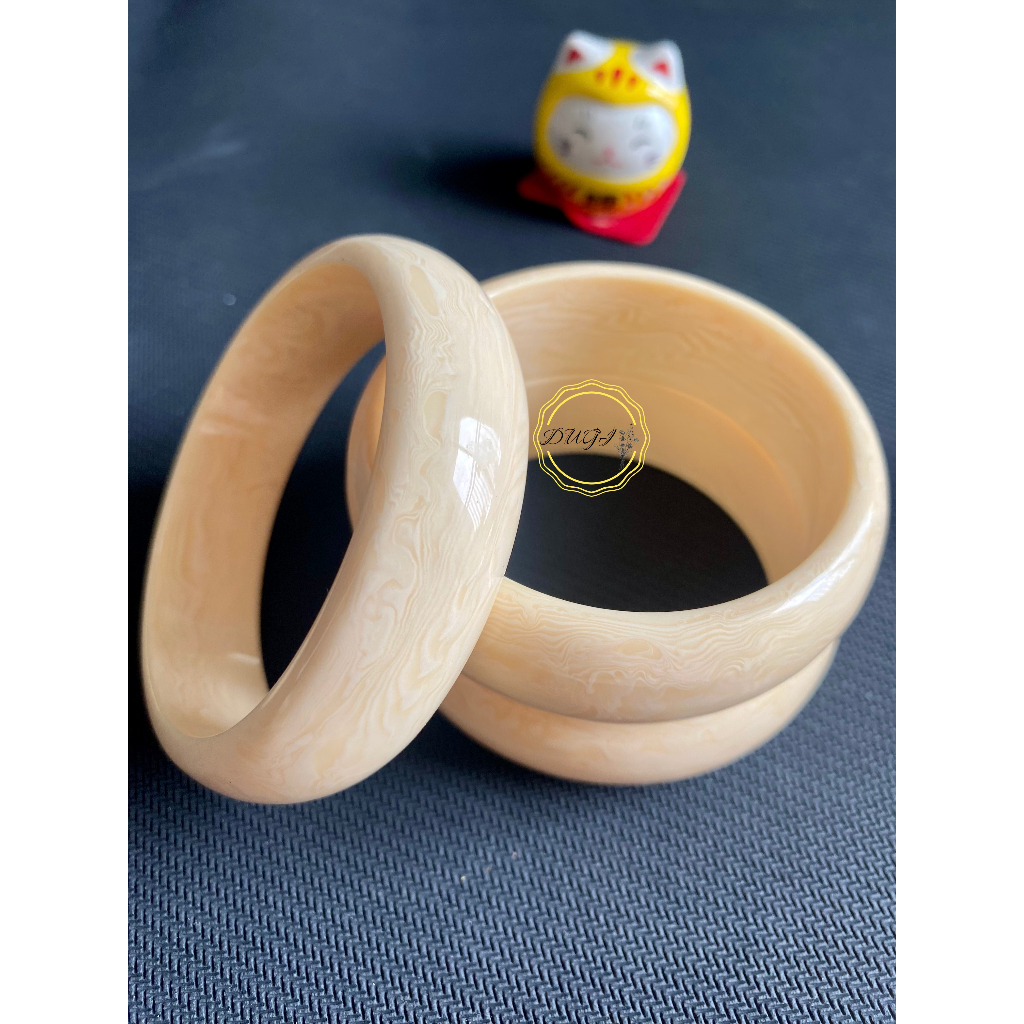 Vòng tay xương mỹ nghệ màu ngà, bản to 20 - 25mm  Dugi store