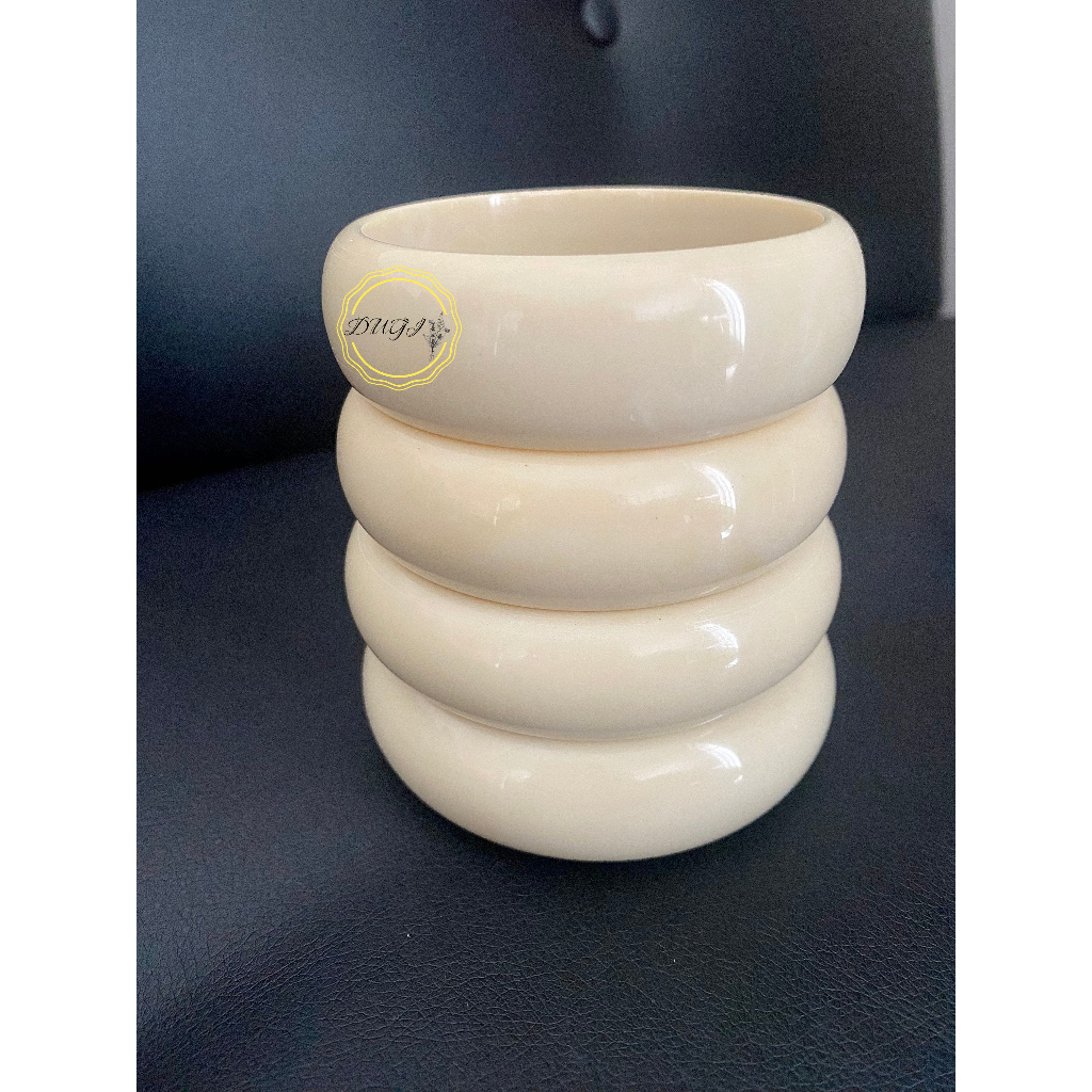 Vòng tay xương mỹ nghệ màu ngà, bản to 20 - 25mm  Dugi store