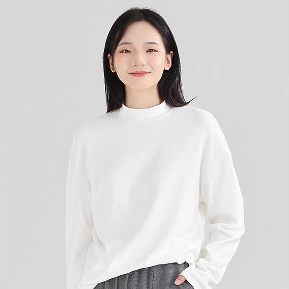 Áo nỉ Dessuu dài tay cổ tròn cao basic màu trắng