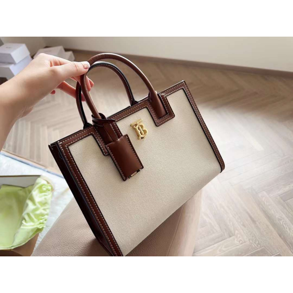 Túi xách Bur.be.ry tote size 23cm màu trắng