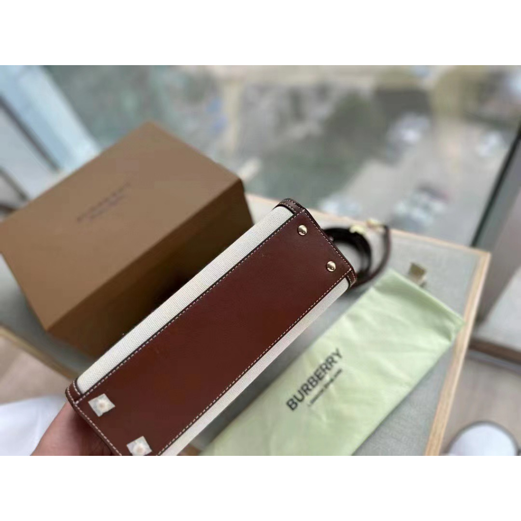 Túi xách Bur.be.ry tote size 23cm màu trắng