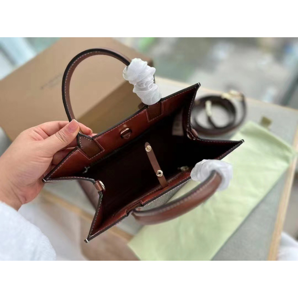 Túi xách Bur.be.ry tote size 23cm màu trắng