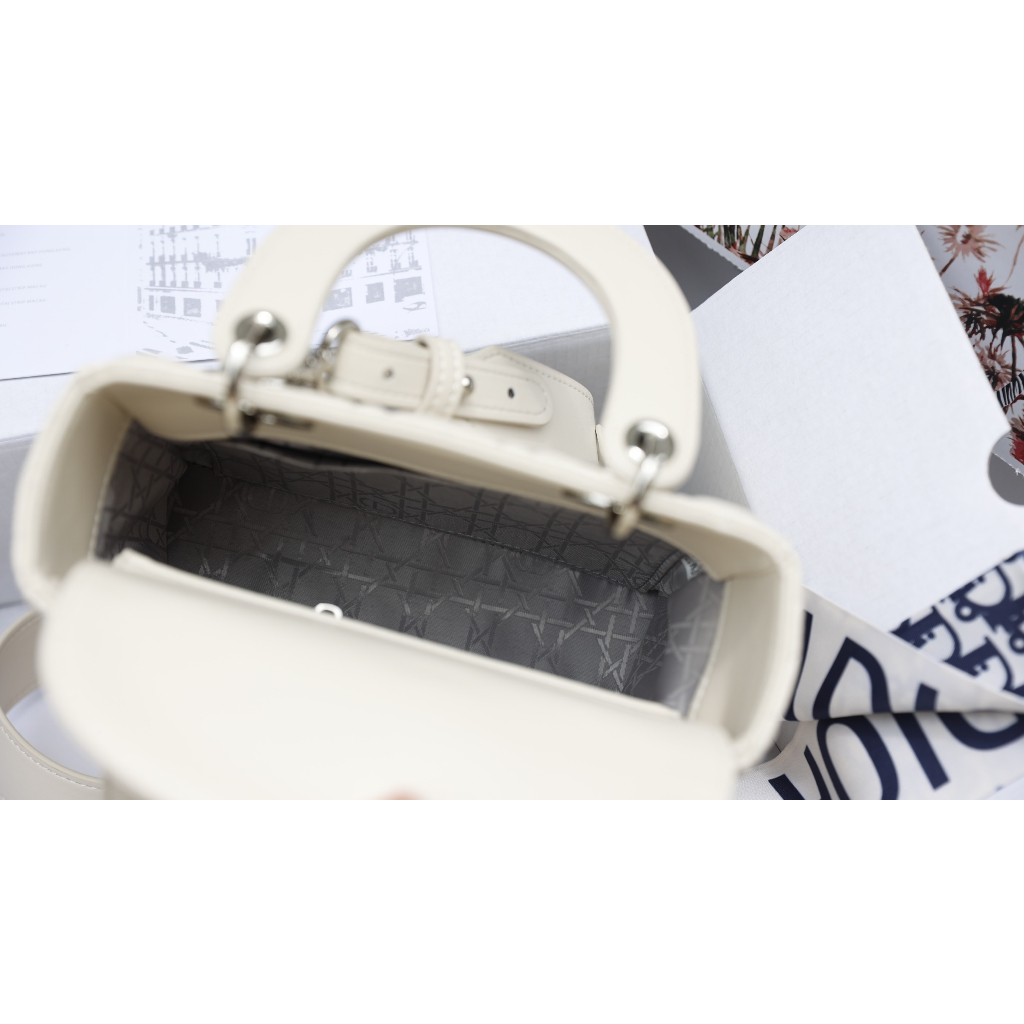 Túi Xách Di.O lady size 20cm tag vàng da lì màu trắng