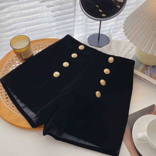 Quần Short Nhung Cạp Cao Phối 8 Cúc Sang Chảnh Tôn Dáng Vải Nhung Mềm Mại Cao Cấp | BigBuy360 - bigbuy360.vn