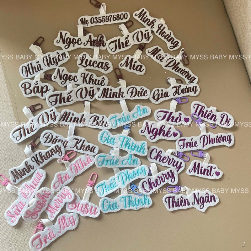 Thẻ tên đeo ba lô cho bé thêu tên theo yêu cầu MYSS BABY