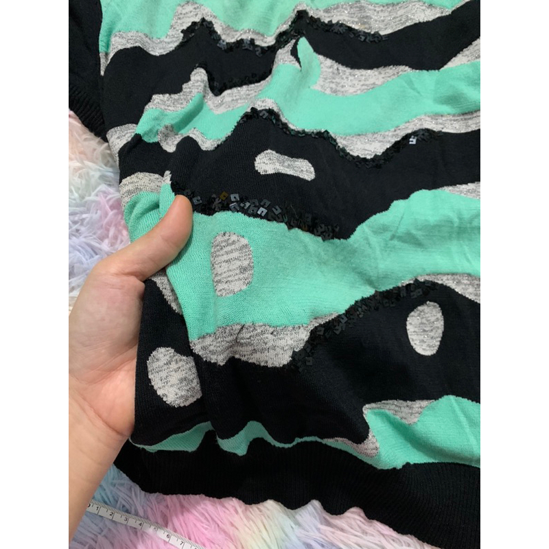 Áo mongteghi họa tiết độc lạ