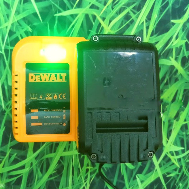 Sạc pin sạc đế 21V Dewalt dùng cho máy khoan pin