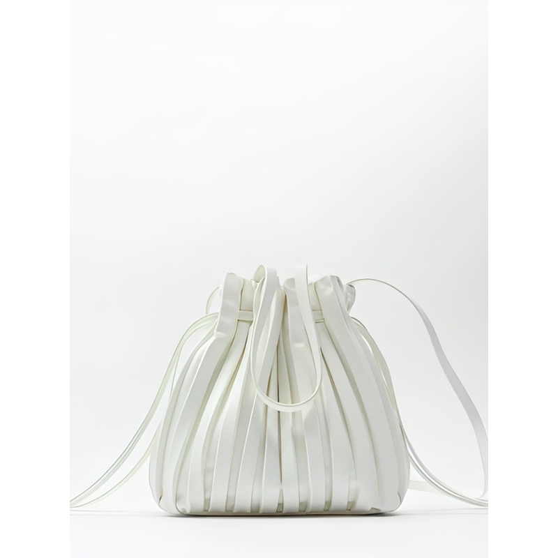 Túi Xách zara bucket dập ly da mềm 2 màu đen và trắng