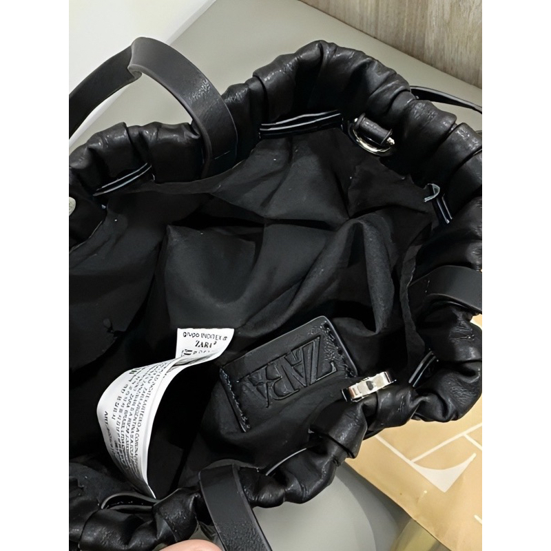 Túi Xách zara bucket dập ly da mềm 2 màu đen và trắng