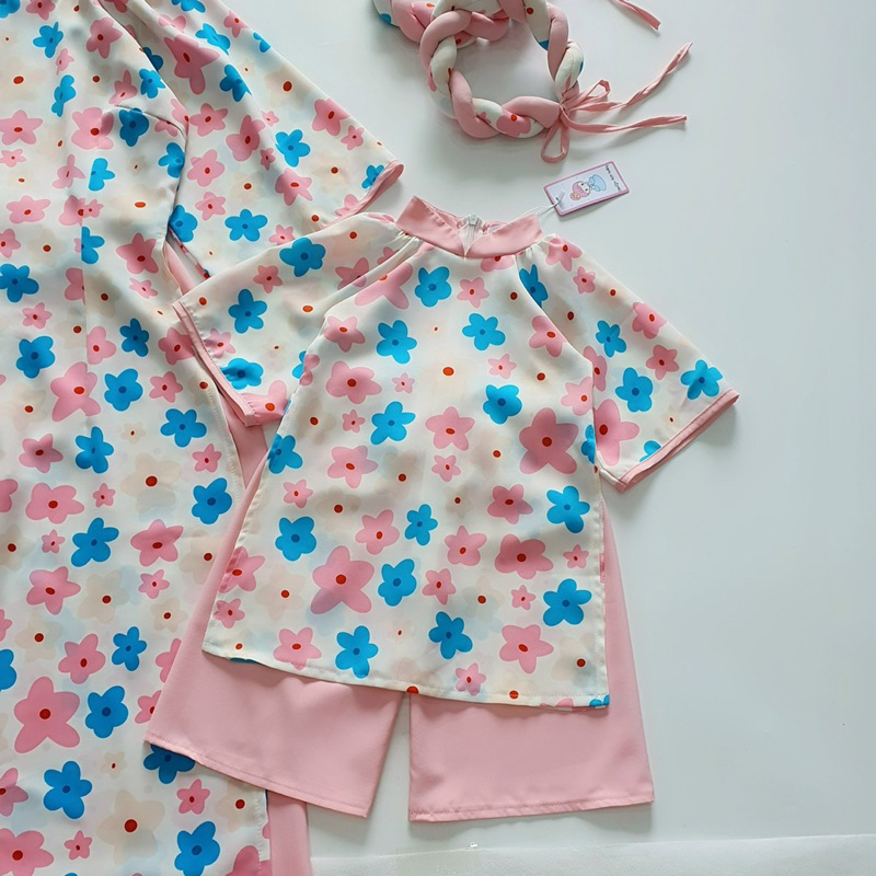 Áo Dài Cách Tân Mẹ Và Bé Gái NHÍM XÙ KIDS Hoạ Tiết Dâu Đỏ Chất Lụa Mango Cao Cấp - AD132