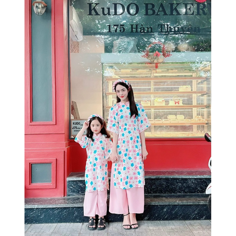 Áo Dài Cách Tân Mẹ Và Bé Gái NHÍM XÙ KIDS Hoạ Tiết Dâu Đỏ Chất Lụa Mango Cao Cấp - AD132