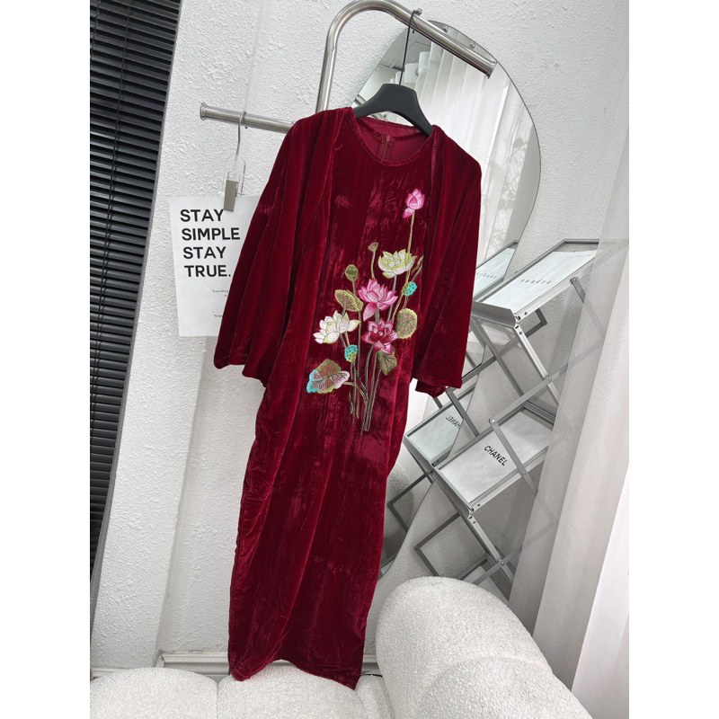 Set váy nhung the gile thêu hoa ngực và choàng nhung sang chảnh