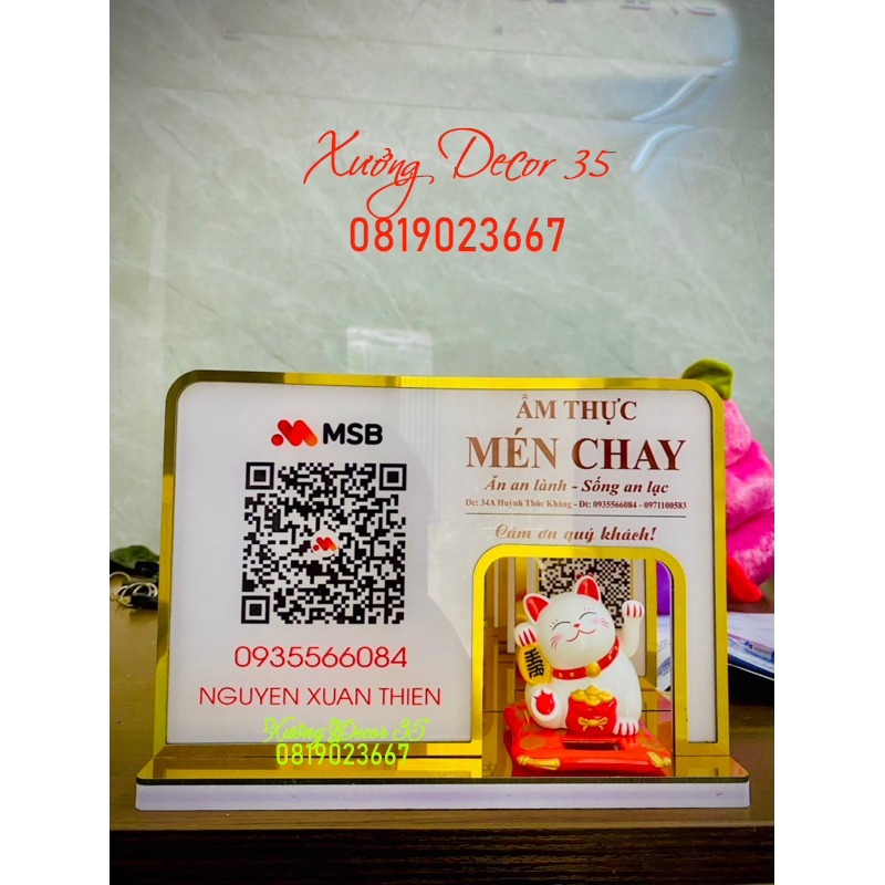 Bảng QR code để bàn mèo viền vàng thần tài in trên mica in theo yêu cầu