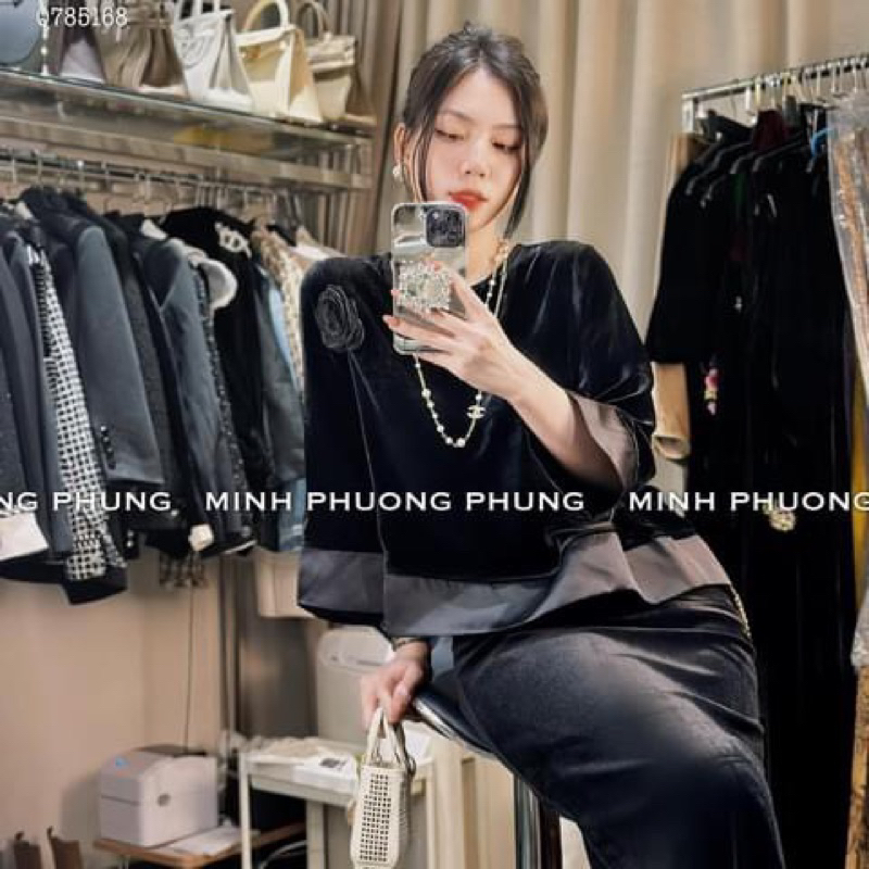 Áo nhung hoa lệch pha gấu hai màu