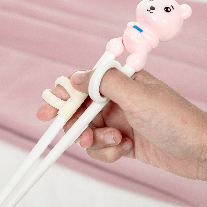 Tushie Treats bộ 3 món nhỏ tập ăn đũa Thìa dĩa tập xúc cho bé tay cầm có thể uốn cong Yếm silicon hình siêu kute