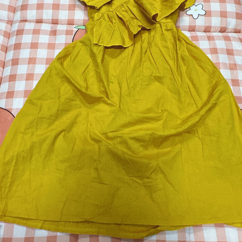 Đầm nữ 2 dây ,phối bèo dễ thương ,màu vàng, còn mới