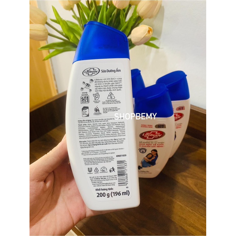 Sữa Tắm Lifebuoy than hoạt tính và cám gạo - Hàng Công Ty/Chai 200g