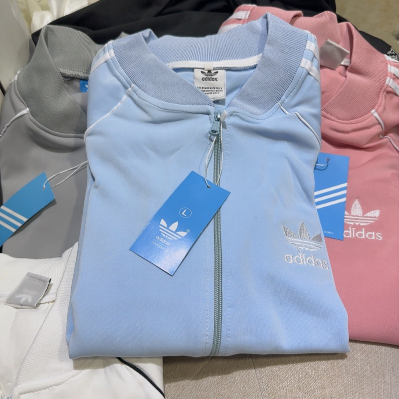 Khoác bóng chày thêu sọc tay