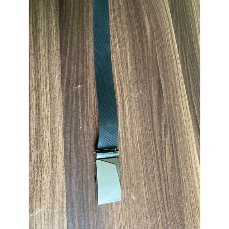 Thắt lưng mặt inox,dây đen cao su chắc chắn
