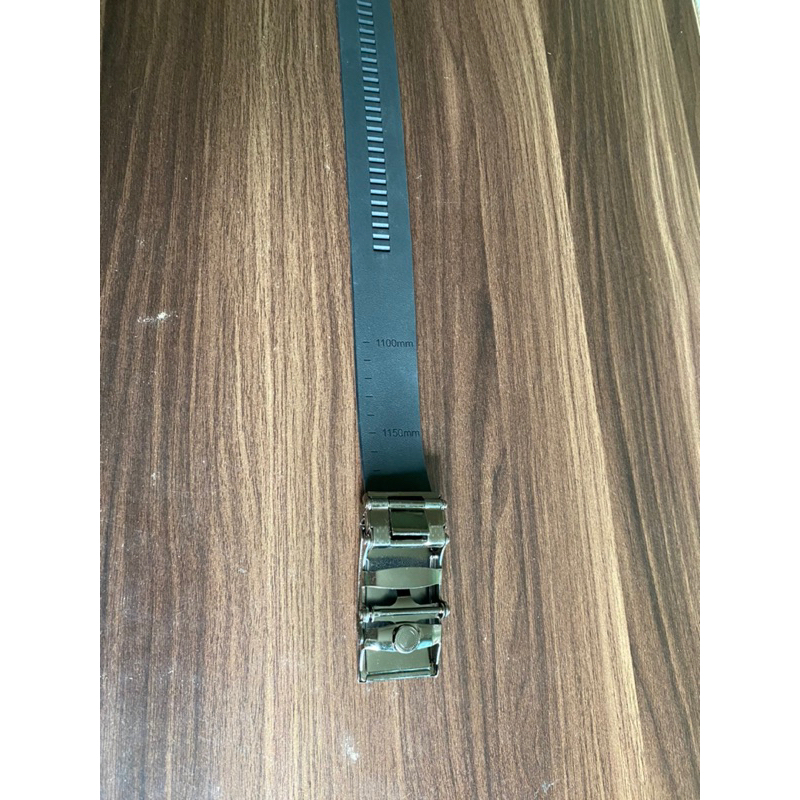 Thắt lưng mặt inox,dây đen cao su chắc chắn