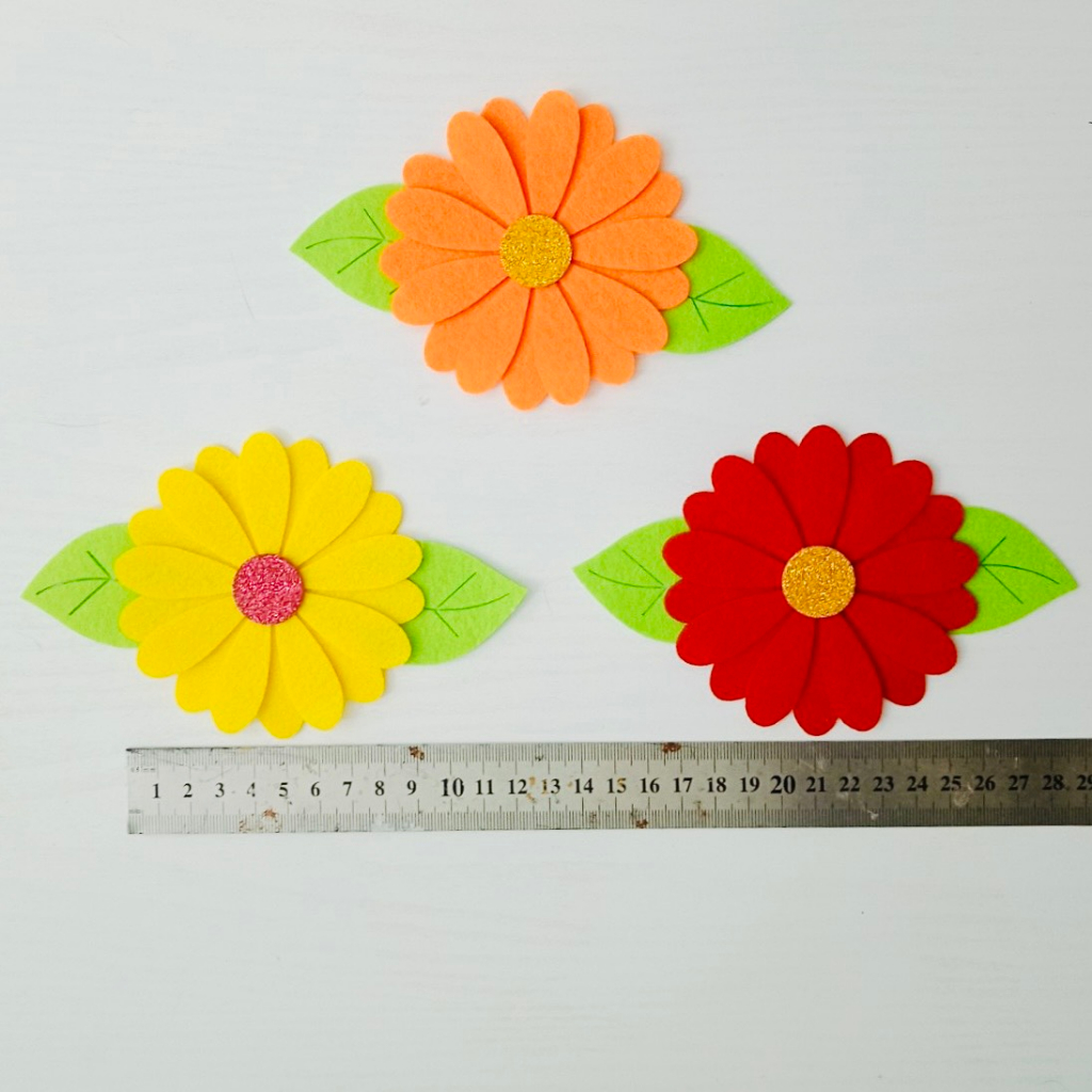 Set 9 Hoa Vải Nỉ 9cm  Nhụy Kim Tuyến - Hình Thật - Hoa Múa, Trang trí Mầm Non