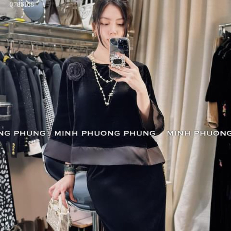 Áo nhung hoa lệch pha gấu hai màu