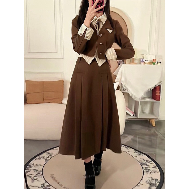 Set áo khoác croptop phối cổ sơ mi YIMI kèm chân váy xòe tiểu thưpp