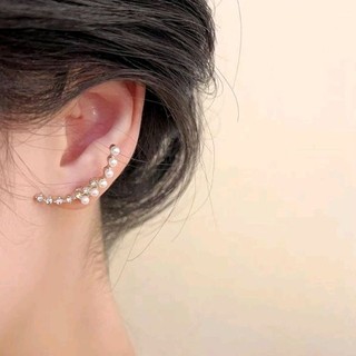 Bông tai đính đá kiểu dáng độc lạ phong cách thanh lịch