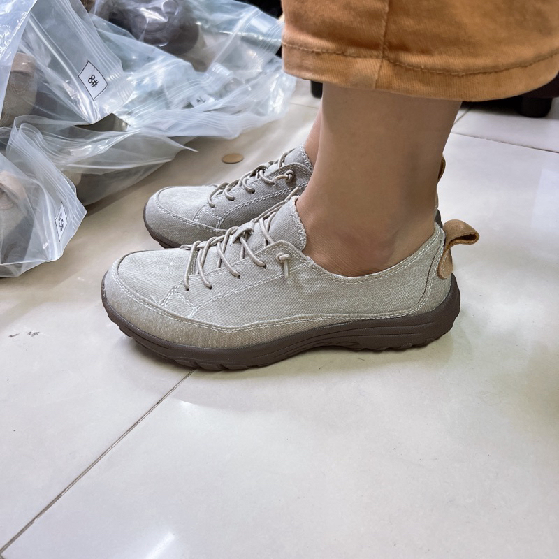 Giày Skechers xỏ thun vải jean