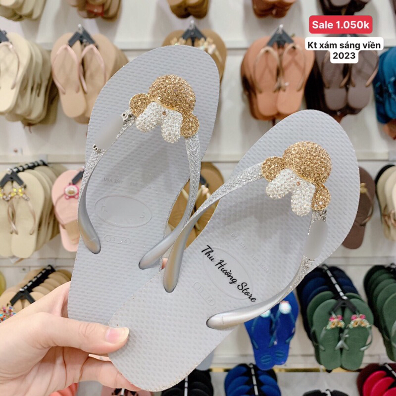 Thu Hường Store - Dép Nữ Bảng Màu Kim Tuyến Đính Mickey Tai Trắng