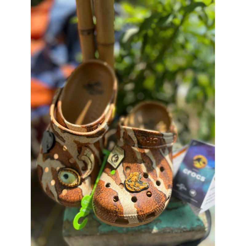 Sục khủng long cho bé tặng sticker như hình