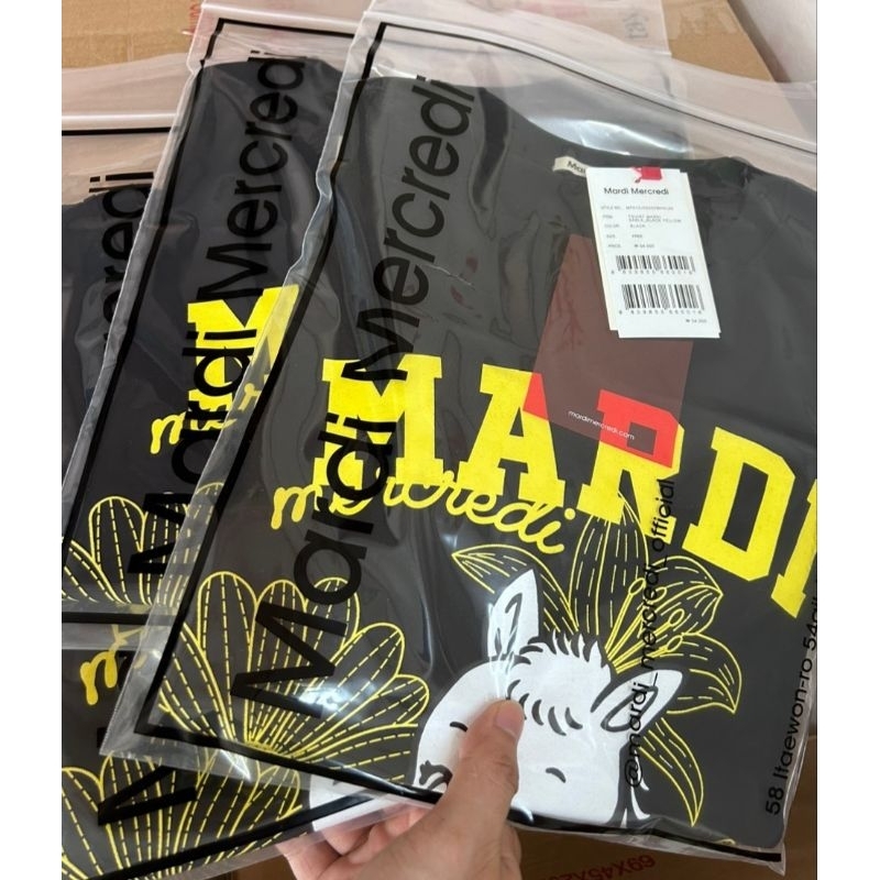 Áo thun Mardi Mercredi form rộng trắng, đen